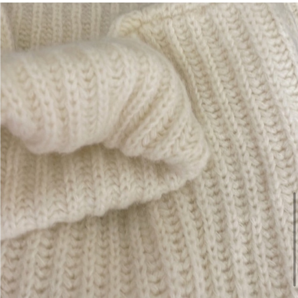 LAST 1! GORGEOUS Chunky Fuzzy Oversize Cozy Warm Cream Turtleneck Soft Sweater - Picture 8 of 11